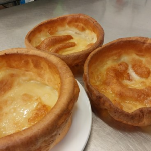 Yorkshire Pudding Round Plate (24 x 150g)